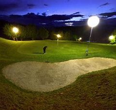 Dîner et golf nocturne au Camp des Loges